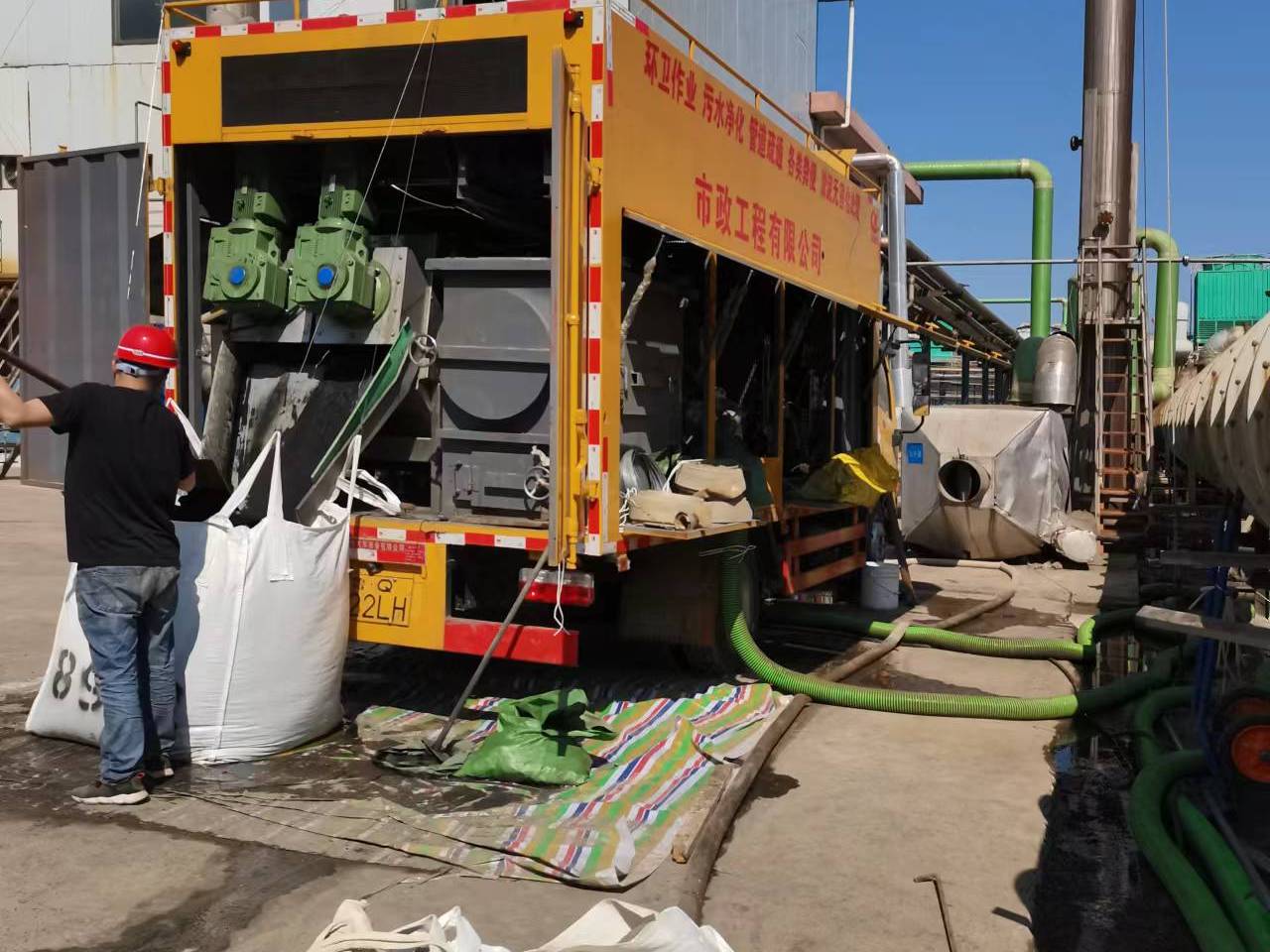 官渡淤泥压干处理